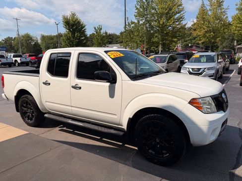 Used 2018 Nissan Frontier SV w/ Value Truck Package AWD/4WD image 2