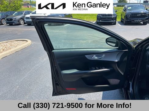 Used 2022 Kia Forte LXS FWD image 26