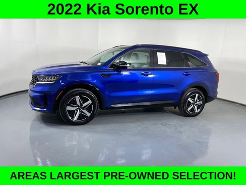 Used 2022 Kia Sorento EX w/ Panoramic Sunroof Package image 3