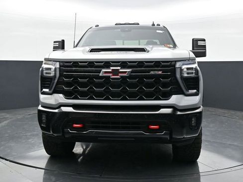 Used 2025 Chevrolet Silverado 2500 ZR2 w/ Technology Package AWD/4WD image 2