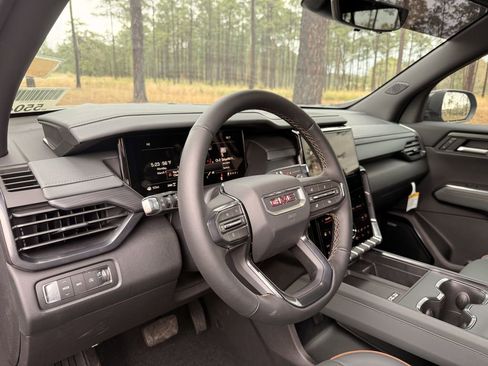 New 2026 GMC Acadia AT4 w/ Luxury Package AWD/4WD image 16
