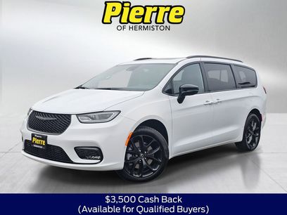 New 2026 Chrysler Pacifica Limited w/ S Appearance Package