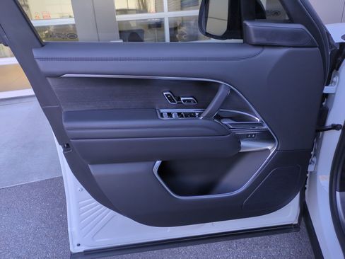 Used 2023 Land Rover Range Rover SE image 12