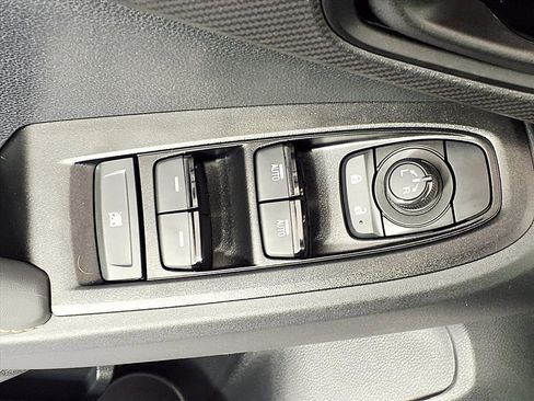 Certified 2025 Subaru Crosstrek 2.5i Sport w/ Crosstrek Mirror Package image 15