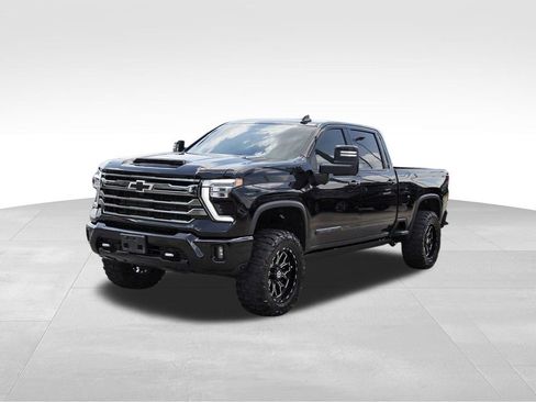 Used 2024 Chevrolet Silverado 2500 High Country w/ High Country Premium Package AWD/4WD image 2