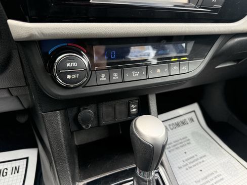Used 2015 Toyota Corolla LE FWD image 28