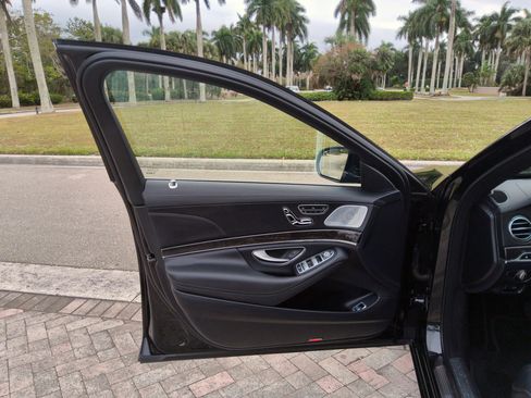 Used 2017 Mercedes-Benz S 550 Sedan image 19