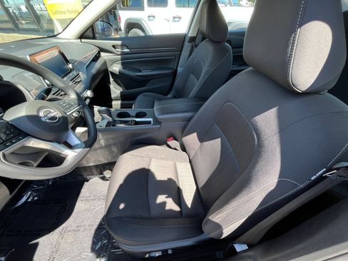 Used 2025 Nissan Altima 2.5 SV FWD image 23