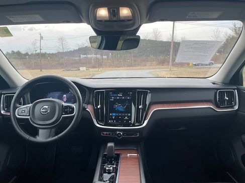 Used 2025 Volvo V60 B5 Cross Country Plus AWD/4WD image 14