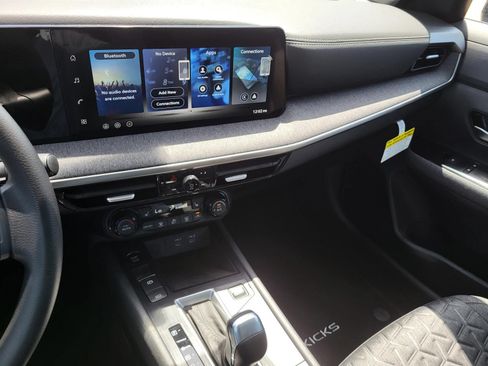 New 2026 Nissan Kicks SV w/ SV Premium Package FWD image 19