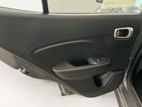 Used 2025 Hyundai Venue SEL FWD image 27