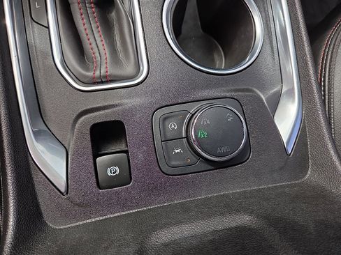 Used 2022 Chevrolet Traverse RS image 24