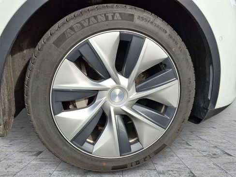 Used 2020 Tesla Model Y Performance image 8