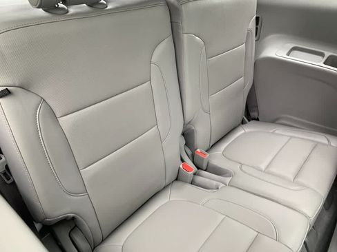 Certified 2023 GMC Acadia SLT w/ Technology Package AWD/4WD image 18