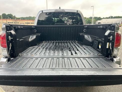 Used 2021 Toyota Tacoma TRD Sport AWD/4WD image 19