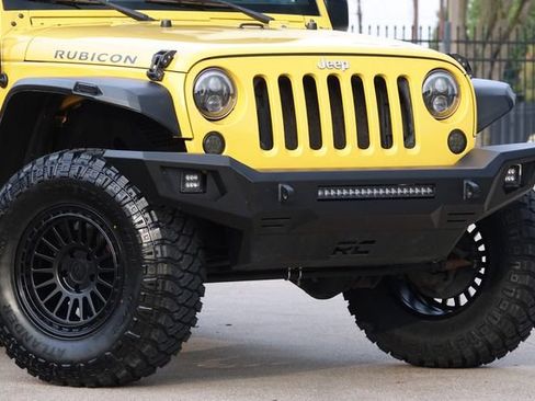 Used 2015 Jeep Wrangler Unlimited Rubicon w/ Connectivity Group image 10