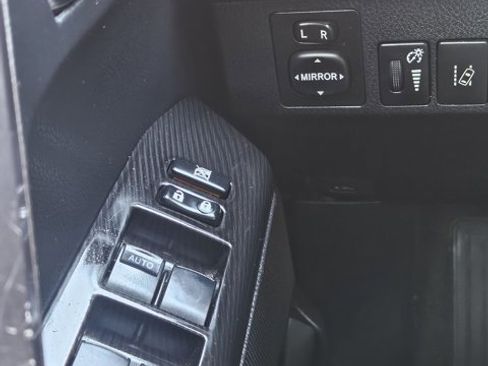 Used 2018 Toyota RAV4 SE image 21