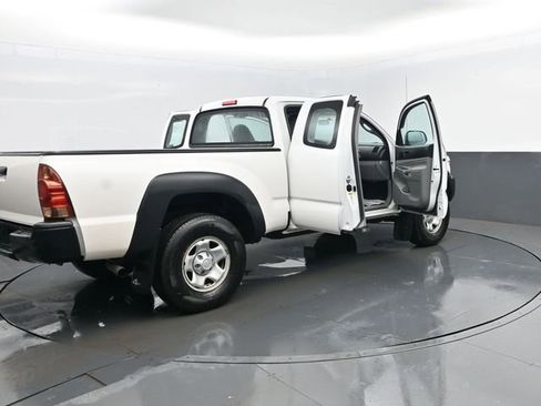 Used 2015 Toyota Tacoma Base image 26