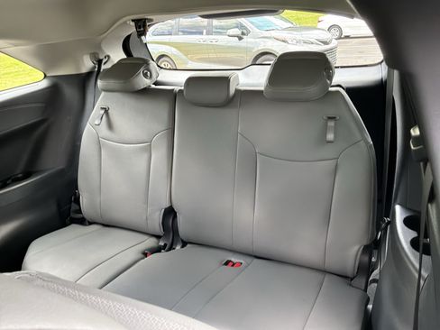 Used 2026 Toyota Sienna XLE FWD image 32