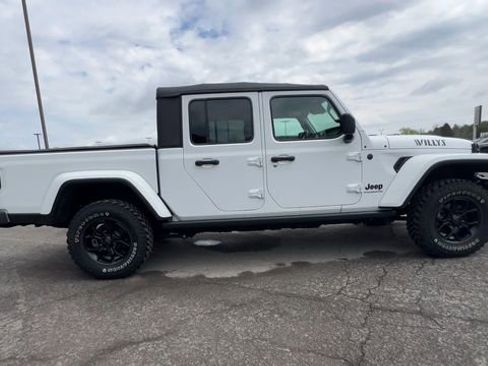 Used 2025 Jeep Gladiator Sport AWD/4WD image 9
