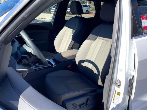 Used 2025 Audi Q5 Premium w/ Convenience Package image 7