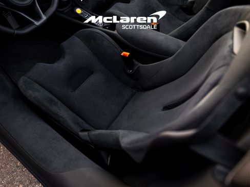Used 2025 McLaren Artura Spider image 23