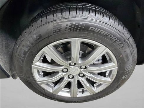 Used 2023 Cadillac XT4 Premium Luxury FWD image 20