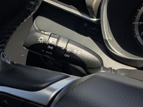 Used 2020 Toyota Highlander XLE AWD/4WD image 26