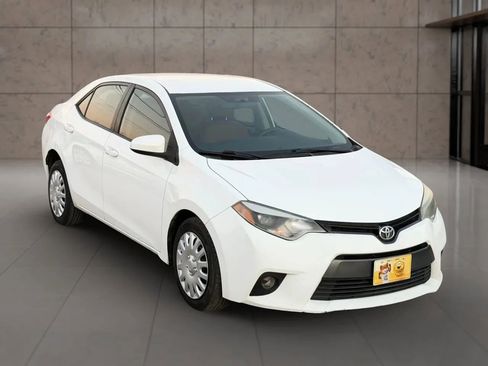 Used 2015 Toyota Corolla LE Premium image 3