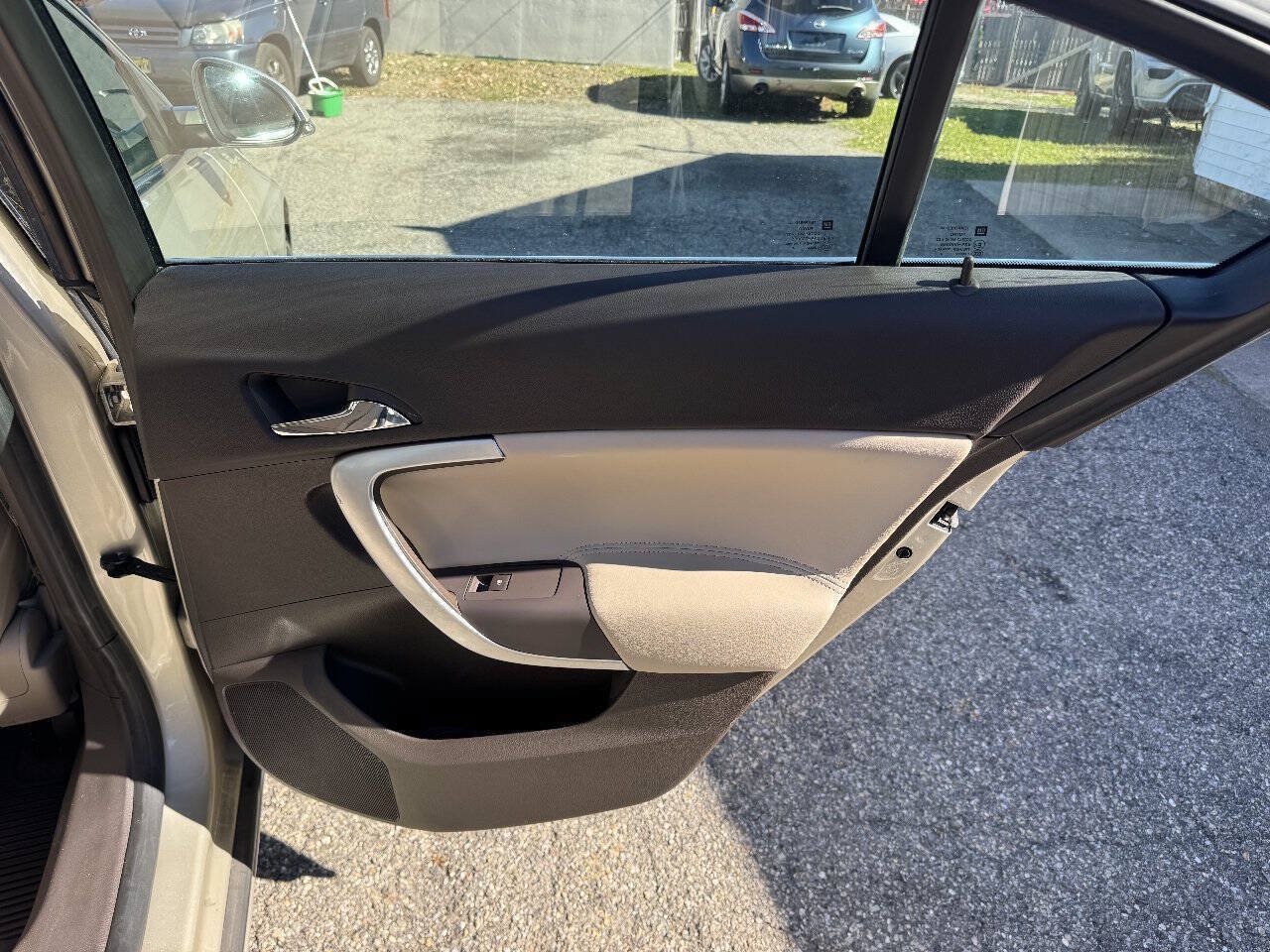 Used 2015 Buick Regal AWD image 32