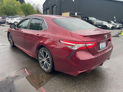 Used 2018 Toyota Camry SE image 5