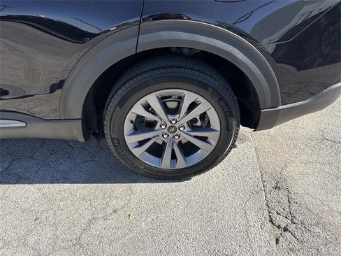 Used 2022 Ford Explorer XLT w/ Equipment Group 202A image 33