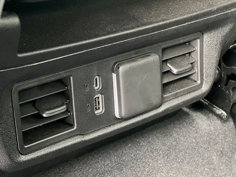 Used 2025 GMC Sierra 1500 SLE image 16