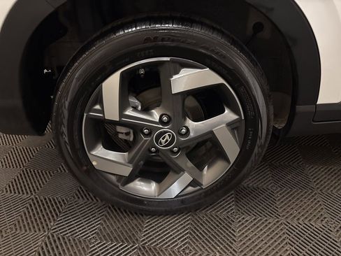 Certified 2025 Hyundai Venue SEL image 26