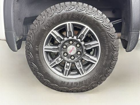 Used 2025 GMC Sierra 1500 AT4 AWD/4WD image 33