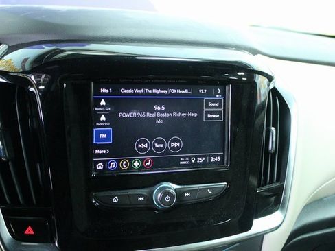 Used 2023 Chevrolet Traverse LS image 18