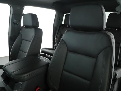 Used 2025 Chevrolet Silverado 1500 LT Trail Boss w/ Convenience Package II AWD/4WD image 4