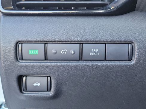 Used 2024 Nissan Sentra SV image 13