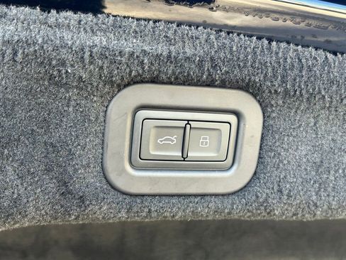 Used 2021 Bentley Flying Spur V8 image 48