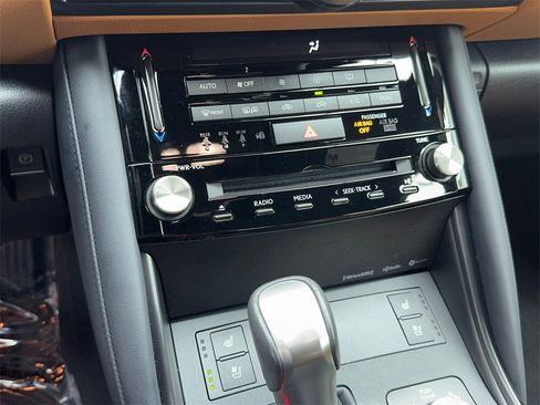 Used 2025 Lexus IS 300 300 CAM,SUNROOF,CLMT STS,BLIND w/ Premium Package image 28