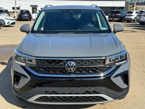 Certified 2023 Volkswagen Taos SE w/ Panoramic Sunroof Package image 8