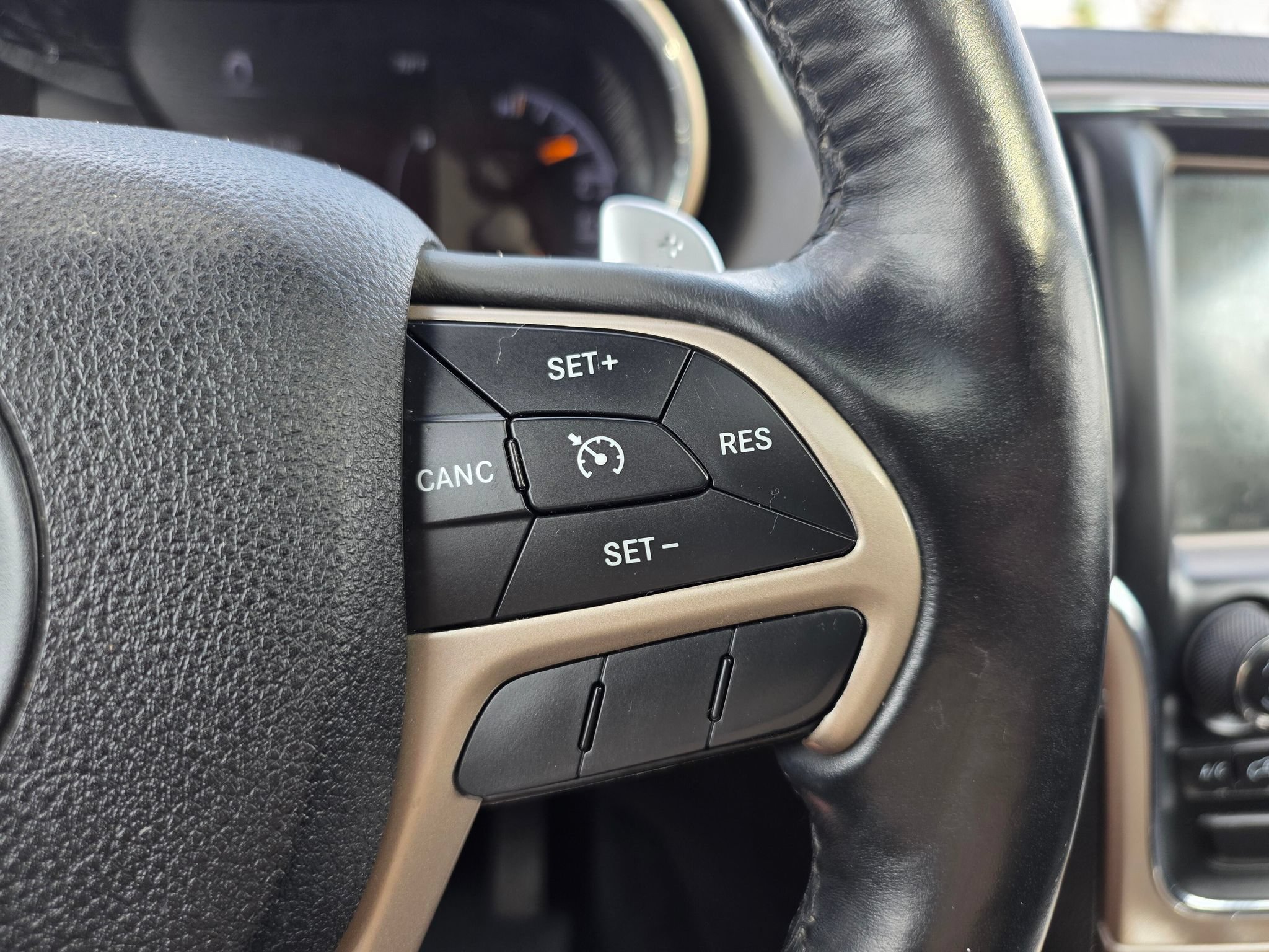 Used 2014 Jeep Grand Cherokee Limited w/ Trailer Tow Group IV AWD/4WD image 23