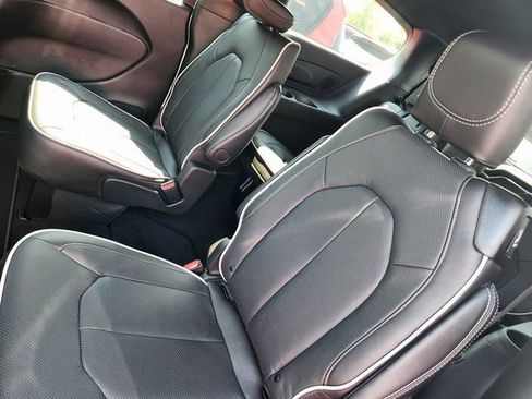 New 2026 Chrysler Pacifica Limited w/ S Appearance Package FWD image 6