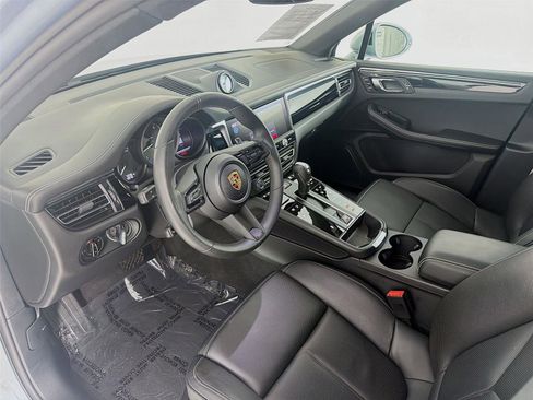 Used 2025 Porsche Macan AWD/4WD image 4