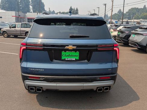 Used 2024 Chevrolet Traverse LT w/ Enhanced Driving Package FWD image 5