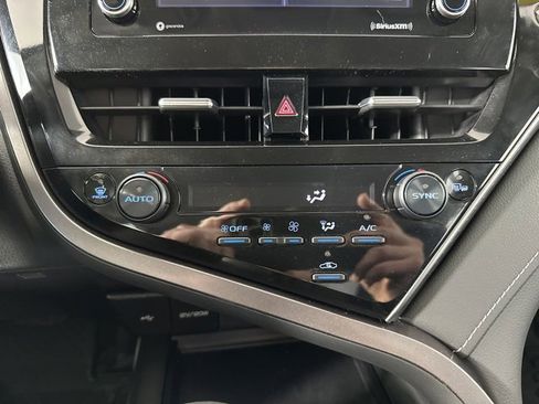 Used 2024 Toyota Camry SE image 19