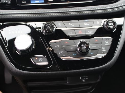 New 2026 Chrysler Pacifica Select image 20