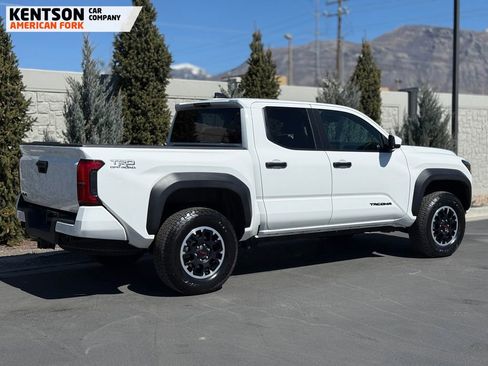 Used 2025 Toyota Tacoma TRD Off-Road image 10