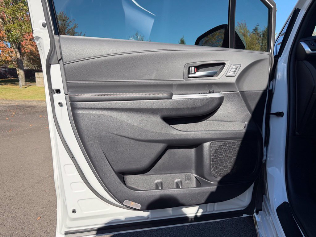 Used 2025 Toyota Sienna Platinum AWD/4WD image 12