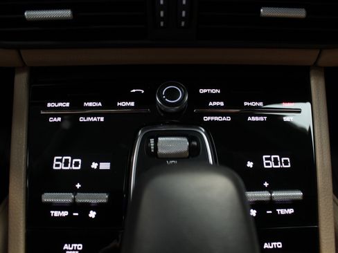 Used 2019 Porsche Cayenne w/ Premium Package AWD/4WD image 71